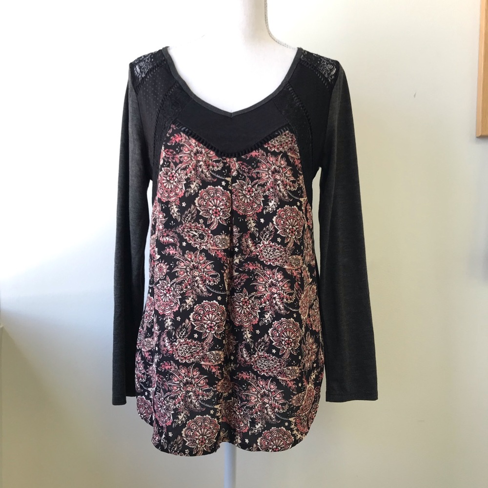 Taylor & Sage Floral Lace Top